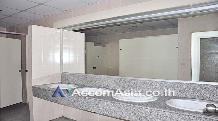 10  Office Space For Rent in Silom ,Bangkok BTS Sala Daeng at Vorawat Building AA10946